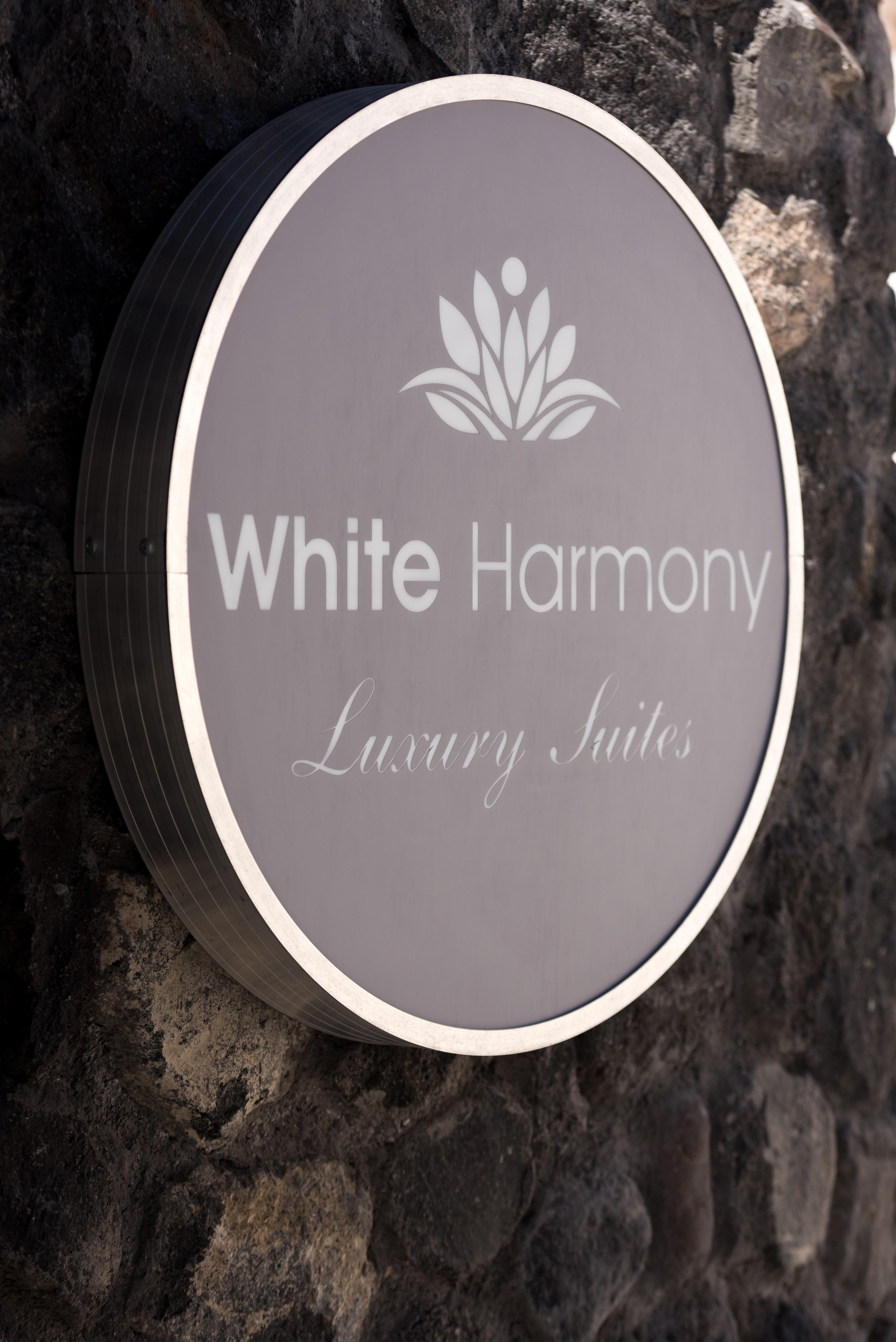 White Harmony Suites 메갈로호리 외부 사진