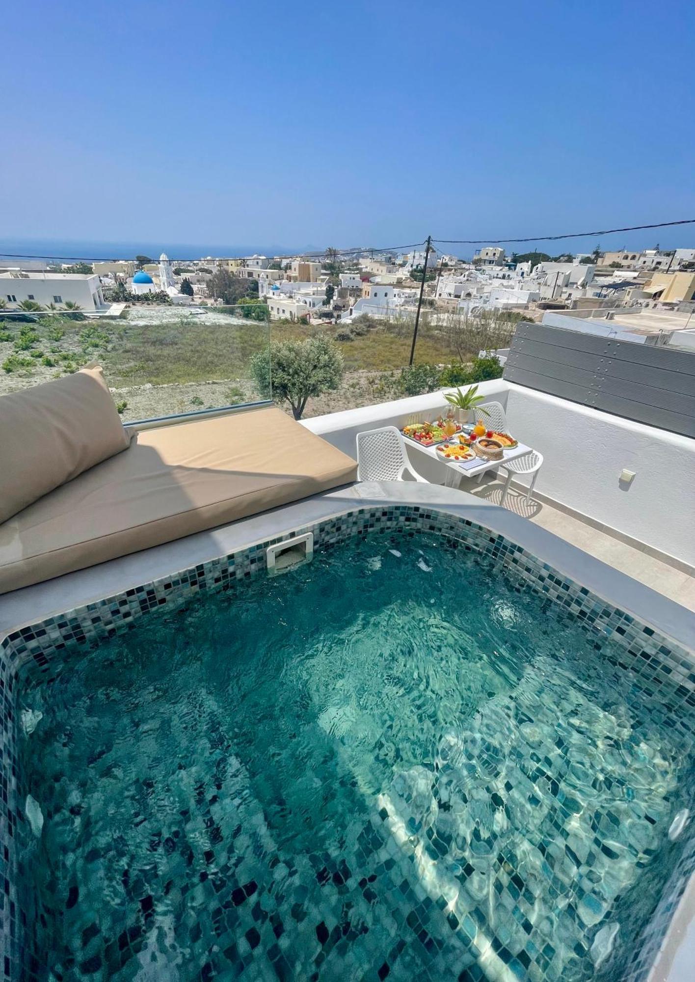 White Harmony Suites 메갈로호리 외부 사진