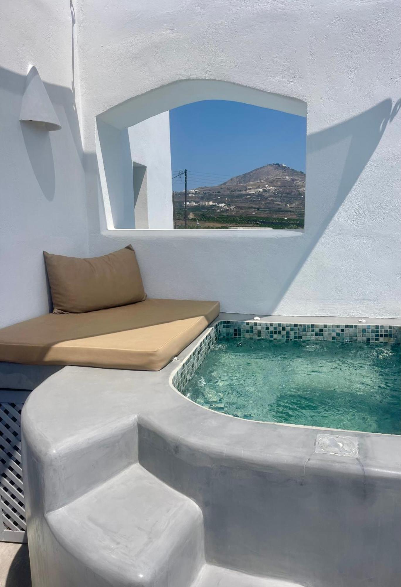 White Harmony Suites 메갈로호리 외부 사진