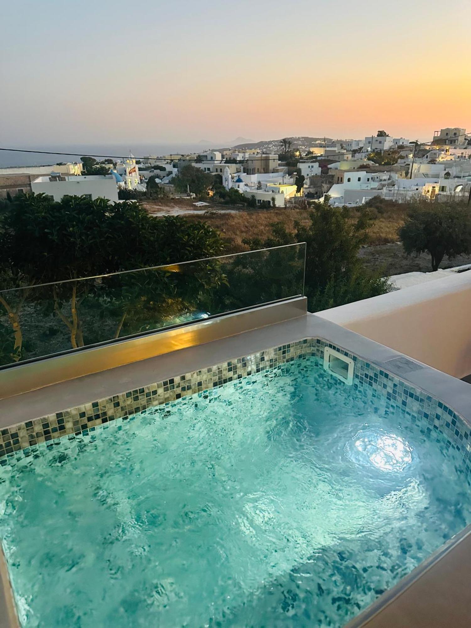White Harmony Suites 메갈로호리 외부 사진